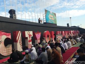 Idul Adha di Losari Makassar, Khatib Singgung Bahaya W Super Club-Judi Online