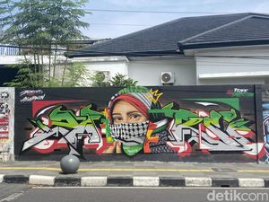 Cara Afan dan Azhar Bela Palestina Lewat Seni Graffiti Cara Afan dan Azhar Bela Palestina Lewat Seni Graffiti