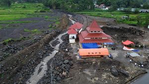 Potret Warga Salat Idul Adha di Lokasi Banjir Bandang Lahar Dingin Merapi