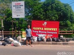 Spanduk Sentilan untuk Pembuang Sampah di Jembatan Kuning Palabuhanratu