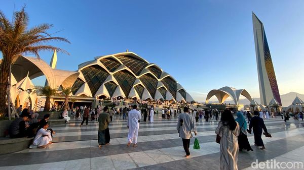 Pesona 4 Masjid Terapung yang Indah di Indonesia