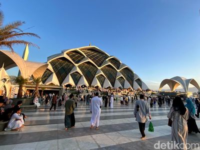 Pesona 4 Masjid Terapung yang Indah di Indonesia