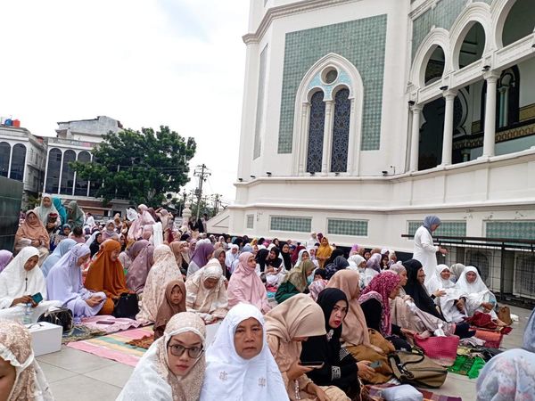 Salat Idul Adha di Masjid Raya Al-Mashun Medan