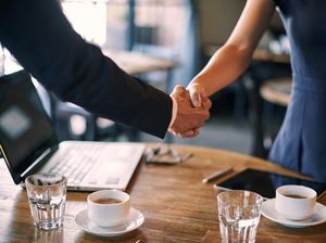 Tak Banyak yang Tahu, Ada Tes Tersembunyi di Balik Segelas Air Saat Interview Tak Banyak yang Tahu, Ada Tes Tersembunyi di Balik Segelas Air Saat Interview