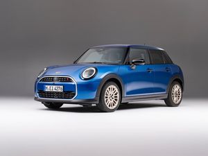 New MINI Cooper 5-Door Resmi Diluncurkan, Cantik Banget! New MINI Cooper 5-Door Resmi Diluncurkan, Cantik Banget!