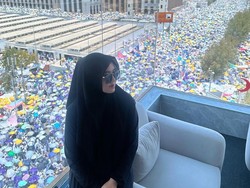 Wirda Mansur Naik Haji Jalur Influencer, Difasilitasi-Dikawal 4 Asisten