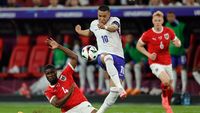 Austria Vs Prancis: Kylian Mbappe Bersimbah Darah