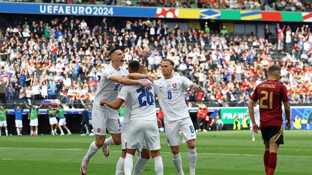 Soccer Football - Euro 2024 - Group E - Belgium v Slovakia - Frankfurt Arena, Frankfurt, Germany - June 17, 2024 Slovakia's Ivan Schranz celebrates scoring their first goal with teammates REUTERS/Lee Smith