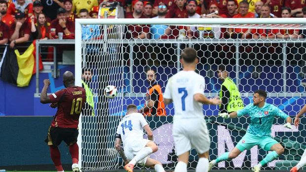 Soccer Football - Euro 2024 - Group E - Belgium v Slovakia - Frankfurt Arena, Frankfurt, Germany - June 17, 2024 Belgium's Romelu Lukaku scores a goal that was later disallowed REUTERS/Kai Pfaffenbach
