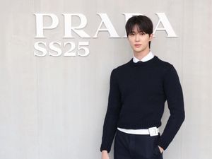 Byeon Woo Seok Eksis di Fashion Show Prada, Penampilannya Tuai Sorotan Byeon Woo Seok Eksis di Fashion Show Prada, Penampilannya Tuai Sorotan