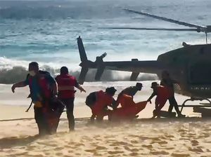 Momen Turis Qatar yang Tewas di Nusa Penida Dievakuasi Pakai Helikopter Momen Turis Qatar yang Tewas di Nusa Penida Dievakuasi Pakai Helikopter