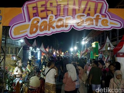 Meriahnya Festival Bakar Sate di Kota Mojokerto