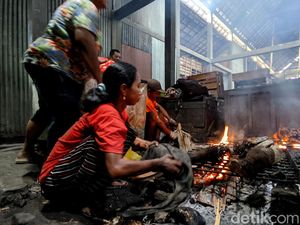 Potret Jasa Bakar Kepala dan Kaki Hewan Kurban di Bojonegoro Potret Jasa Bakar Kepala dan Kaki Hewan Kurban di Bojonegoro
