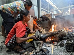 Jasa Bakar Kepala dan Kaki Hewan Kurban di Bojonegoro Raup Berkah Idul Adha