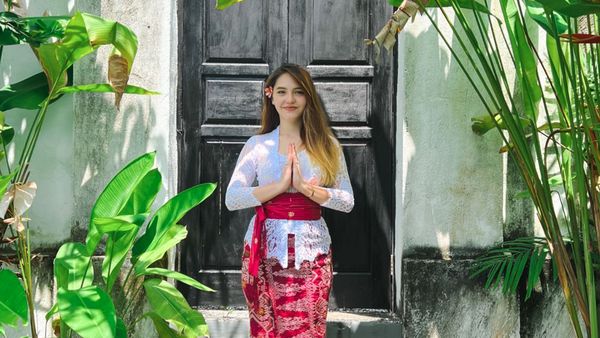 7 Foto Juliette Angela, Penyanyi Keroncong Disorot karena Dekat dengan Anji
