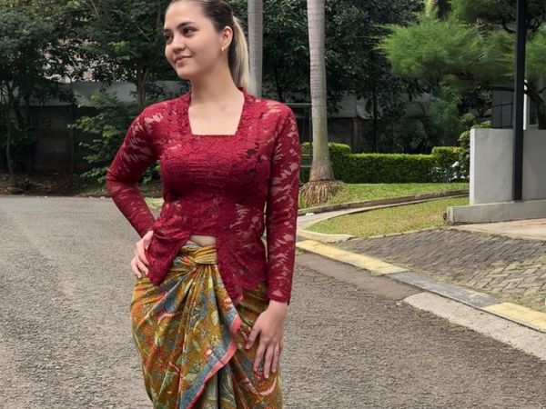 Potret Juliette Angela, Penyanyi Keroncong yang Disebut Dekat dengan Anji