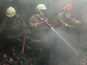 Kebakaran gegara Gas Bocor di Jakut, Dua Lansia Terluka