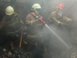 Kebakaran gegara Gas Bocor di Jakut, Dua Lansia Terluka