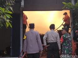 Gudang Kayu Kebakaran, Lalin Jalan Pahlawan Kulon Progo Dibuka Tutup