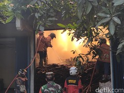 Gudang Kayu di Giripeni Kulon Progo Kebakaran!