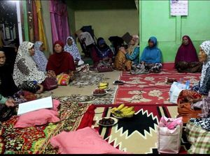 Manolam, Tradisi dan Ekpresi Lisan Berbentuk Syair dari Masyarakat Kampar Manolam, Tradisi dan Ekpresi Lisan Berbentuk Syair dari Masyarakat Kampar