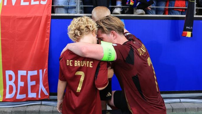 FRANKFURT AM MAIN, GERMANY - JUNE 17: Kevin De Bruyne of Belgium with his child after the match during the UEFA EURO 2024 group stage match between Belgium and Slovakia at Frankfurt Arena on June 17, 2024 in Frankfurt am Main, Germany.(Photo by Simon Stacpoole/Offside/Offside via Getty Images)