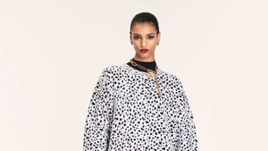 10 Koleksi Versace Resort 2025, Busana Eklektik untuk Anak Muda