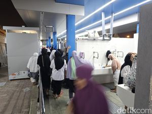 Kondisi Jemaah Haji di Mina: Berdesakan di Tenda, Antre WC Berjam-jam