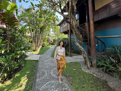 Potret Mantan Istri Aktor Korea yang Kerja di Hotel Mewah Bali, Pakai Kebaya
