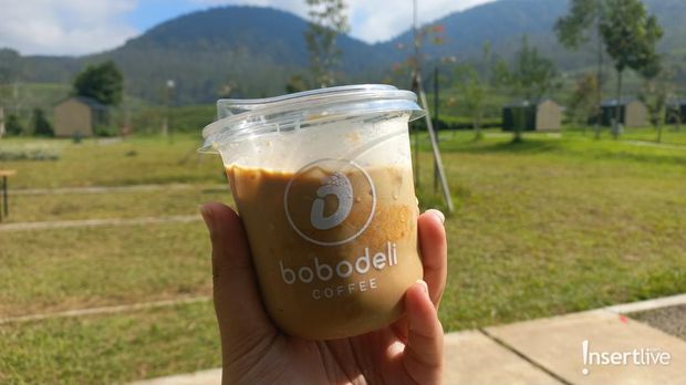 Bubur ayam dan es kopi susu
