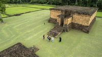 Mengunjungi Kawasan Pendidikan Buddha Terbesar di Asia