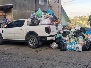 Ketika Ford Ranger Dijadikan Tong Sampah Warga