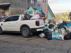 Ketika Ford Ranger Dijadikan Tong Sampah Warga
