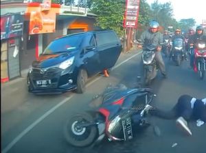 Viral Pemotor Hantam Pintu Mobil yang Dibuka Sembarangan, Ini Pelajarannya Viral Pemotor Hantam Pintu Mobil yang Dibuka Sembarangan, Ini Pelajarannya