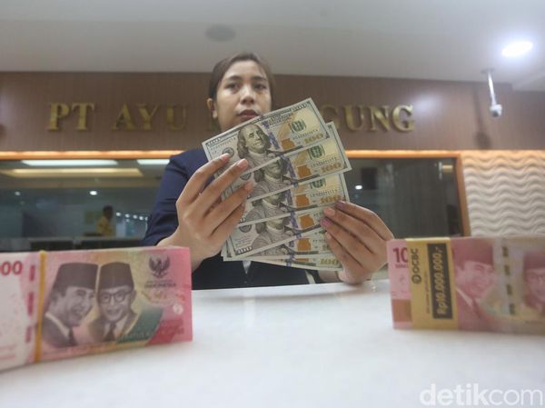 Ngeri, Rupiah Melemah ke Level Terendah Sejak 2020