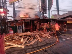 Pabrik Kusen di Gamping Sleman Terbakar