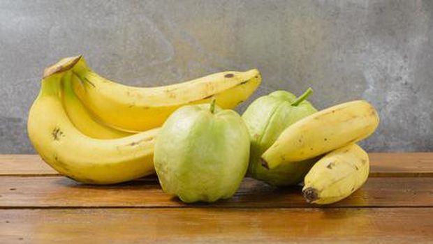 Pisang dengan Jambu Biji/Foto: Everypixel