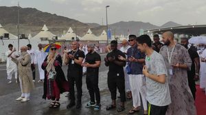 Semringah Jemaah Haji Saat Hujan Mengguyur Makkah
