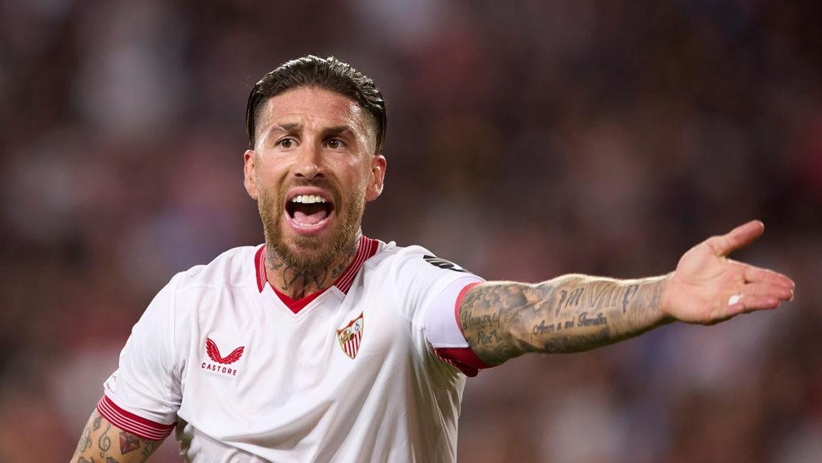 Sergio Ramos belum berniat pensiun (Getty Images/Fran Santiago)