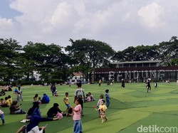 Ramainya Alun-alun dan Kebun Binatang Bandung Saat Libur Iduladha