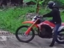 Viral Pencurian Motor Trail di Depok, Pelaku Tinggalkan Gorengan di TKP