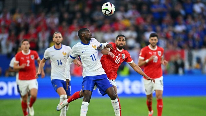 17 June 2024, North Rhine-Westphalia, Duesseldorf: Soccer, UEFA Euro 2024, European Championship, preliminary round, Group D, matchday 1, Austria - France, Düsseldorf Arena, Frances Ousmane Dembélé (l) and Austrias Philipp Mwene fight for the ball. Photo: Marius Becker/dpa (Photo by Marius Becker/picture alliance via Getty Images)