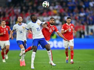 Babak I: Prancis Ungguli Austria 1-0 Lewat Gol Bunuh Diri Babak I: Prancis Ungguli Austria 1-0 Lewat Gol Bunuh Diri