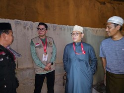 Kunjungi Maktab 72 di Mina, Kang Ace Temukan Jemaah Tidur di Luar Tenda