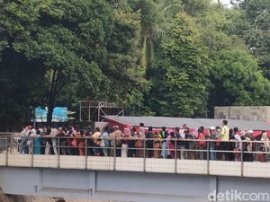 Warga Masih Harap Dapat Hewan Kurban Langsung di Istiqlal, Antrean Panjang