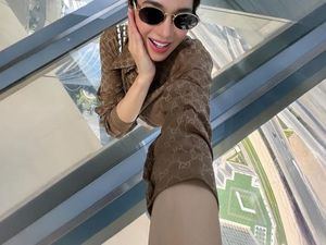 Penampilan Angel Karamoy Curi Perhatian Liburan ke Dubai Usai Operasi Plastik Penampilan Angel Karamoy Curi Perhatian Liburan ke Dubai Usai Operasi Plastik