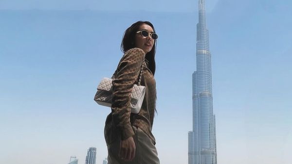 7 Potret Angel Karamoy Liburan ke Dubai, Wajahnya Setelah Oplas Curi Atensi