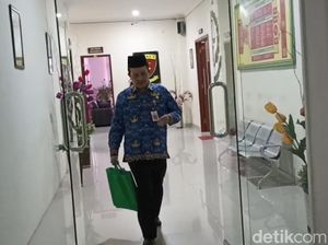 Kepala Bapedda Bojonegoro Diperiksa Terkait Dugaan Korupsi Mobil Siaga Desa Kepala Bapedda Bojonegoro Diperiksa Terkait Dugaan Korupsi Mobil Siaga Desa