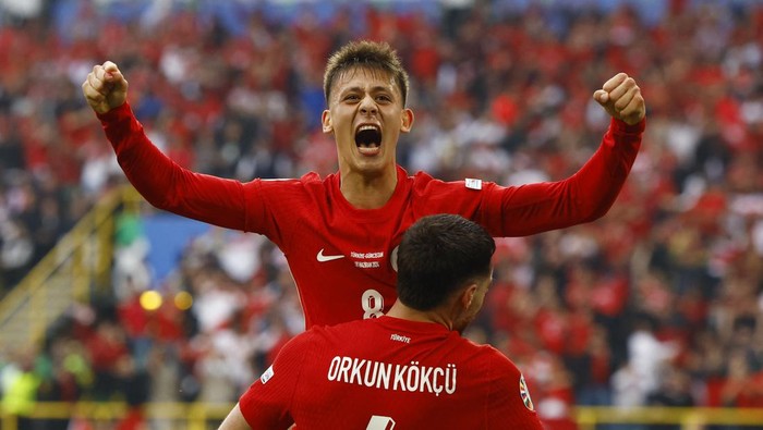 Soccer Football - Euro 2024 - Group F - Turkey v Georgia - Dortmund BVB Stadion, Dortmund, Germany - June 18, 2024 Turkeys Arda Guler and Orkun Kokcu celebrate a goal that was later disallowed REUTERS/Piroschka Van De Wouw