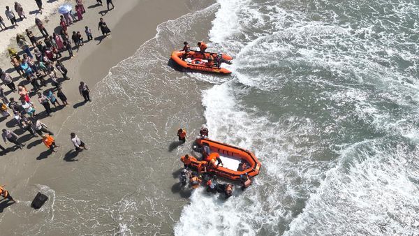 Basarnas Evakuasi Korban Tenggelam di Pantai Taipa Sultra